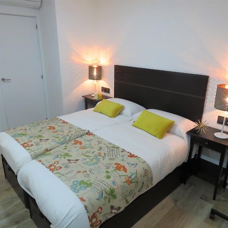 Living Sevilla Apartments Hércules Esterno foto