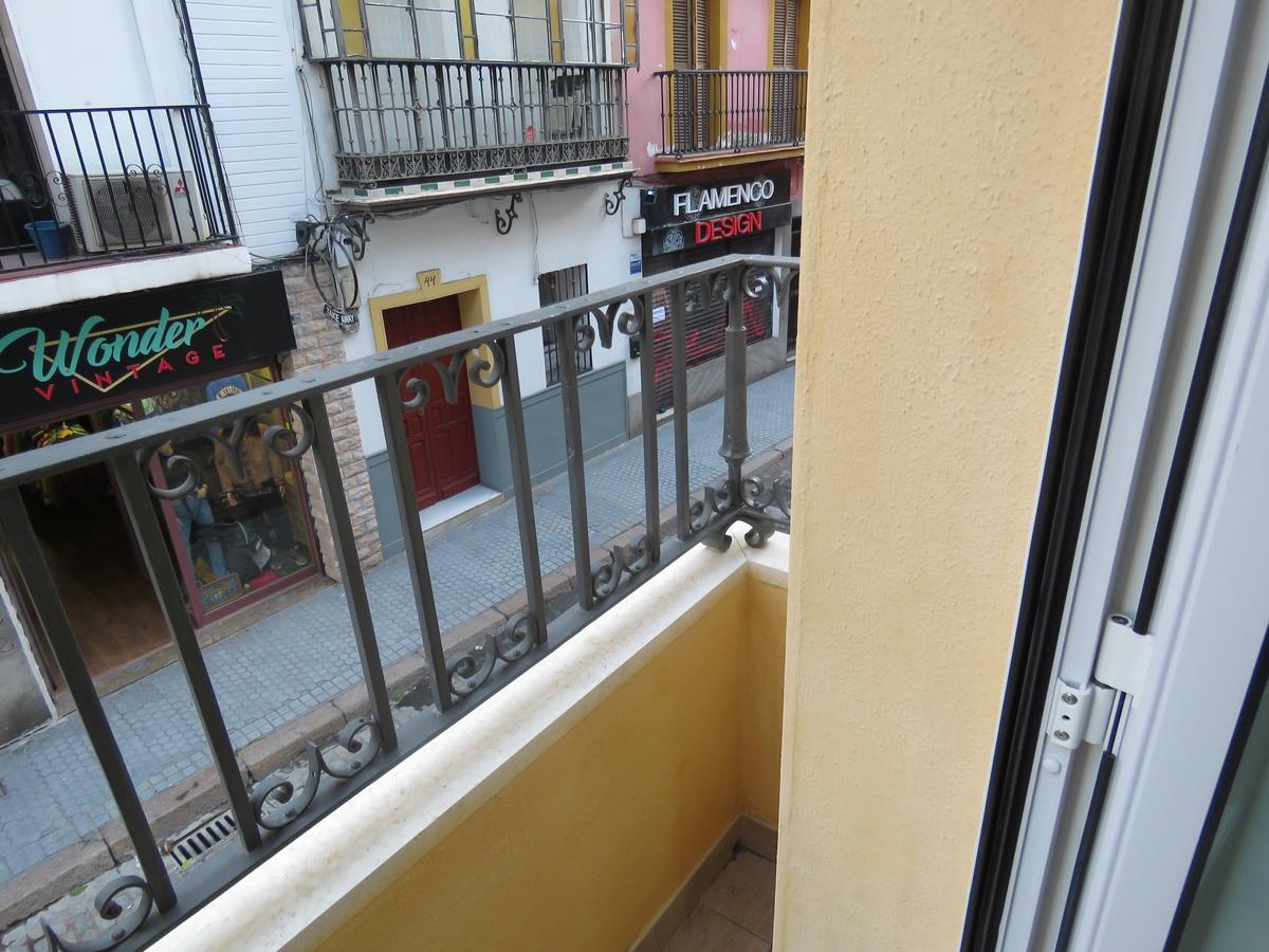 Living Sevilla Apartments Hércules Esterno foto