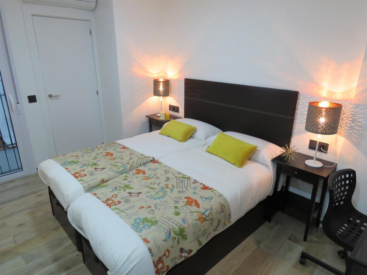 Living Sevilla Apartments Hércules Esterno foto