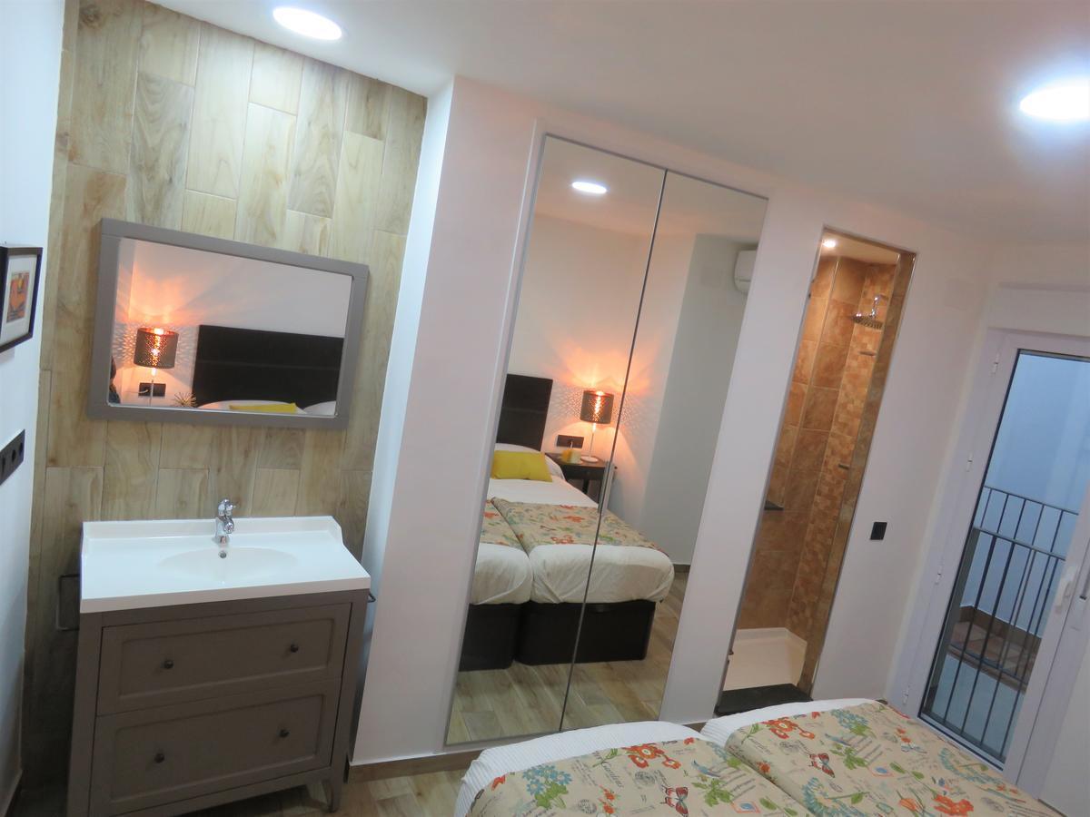 Living Sevilla Apartments Hércules Esterno foto
