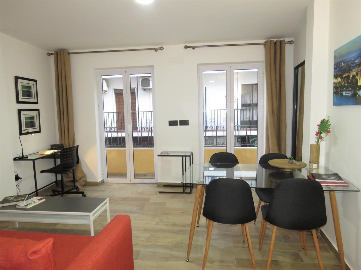 Living Sevilla Apartments Hércules Esterno foto