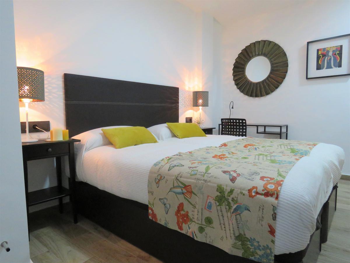 Living Sevilla Apartments Hércules Esterno foto