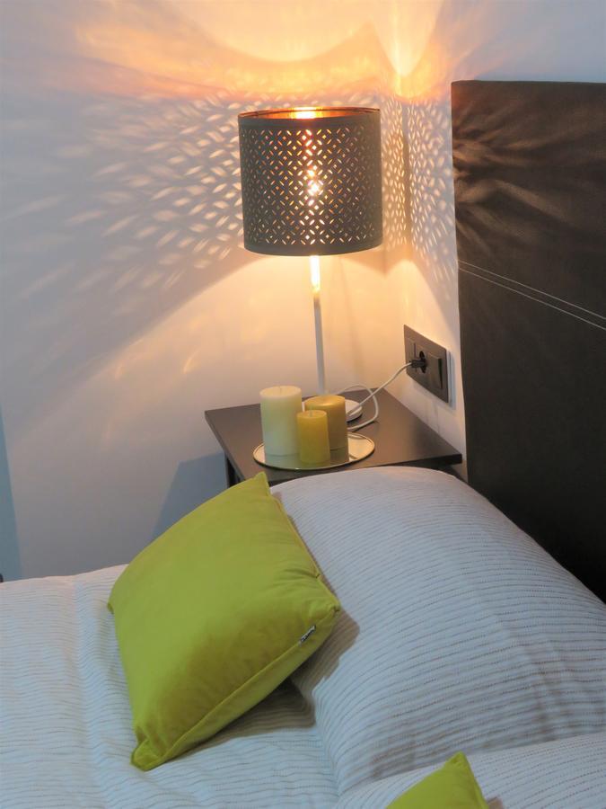 Living Sevilla Apartments Hércules Esterno foto